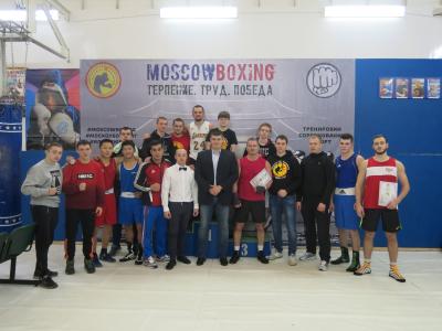 news Мужчины показали класс на открытом ринге по боксу в Клубе Moscowboxing